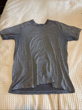 lululemon athletica Men's Heather Charcoal Short Sleeve Performance Tee